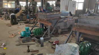 往复式给煤机生产车间 往复式给煤机生产车间